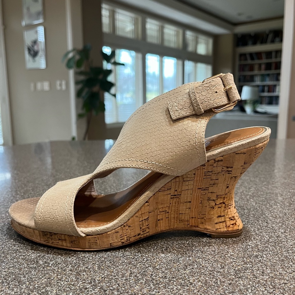 Donald Pliner gorgeous ladies cork wedge sandal, size 8 spring/summer like new